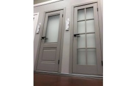 Серые классические двери в эмали