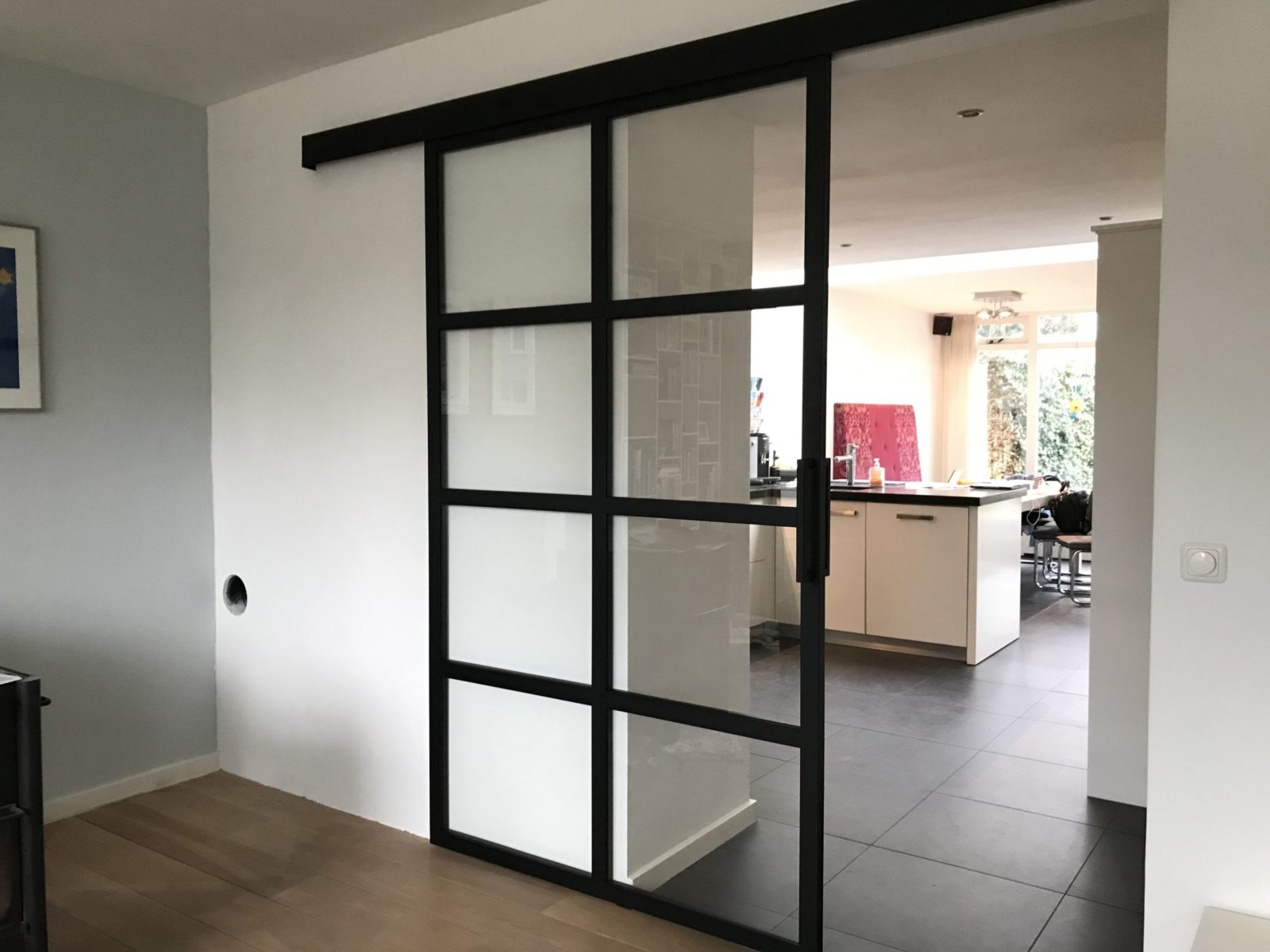 Стеклянные одностворчатые перегородки